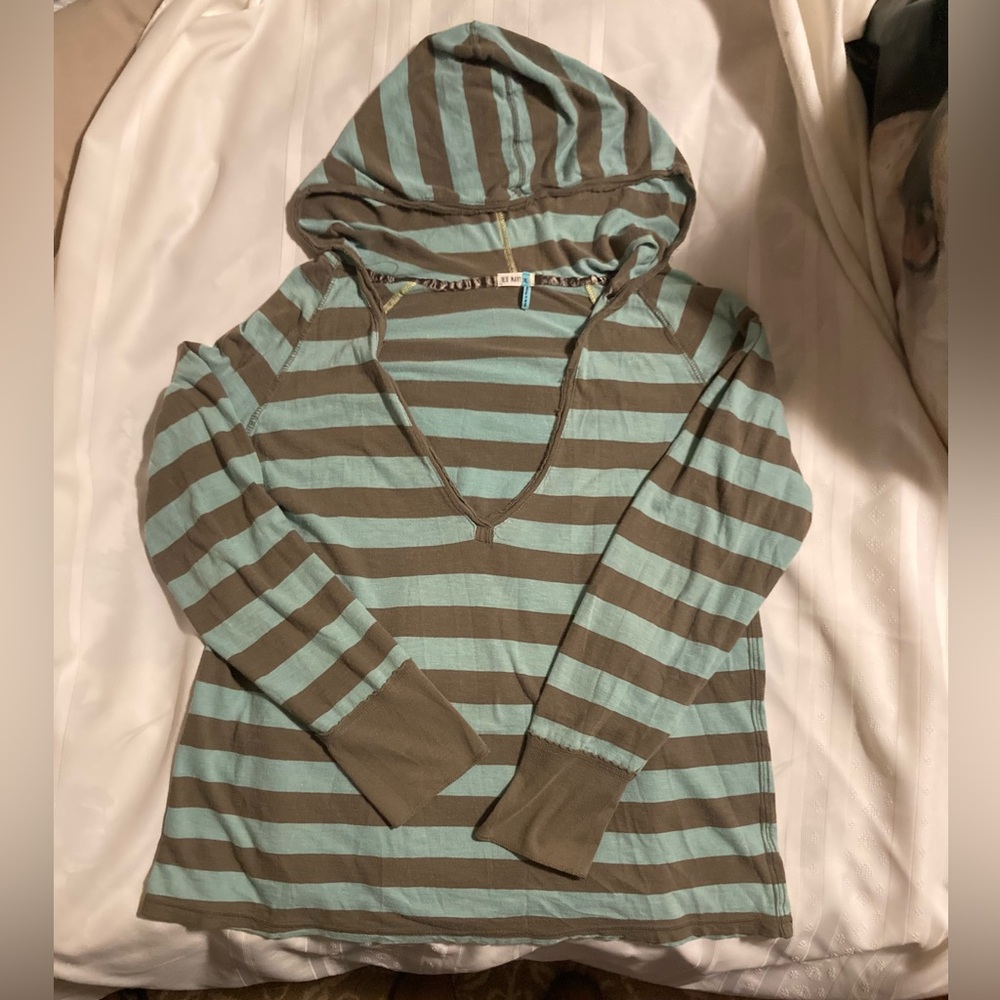 Women’s Old Navy Hooded v neck t-shirt XL